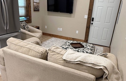 Castle Rock Apartment | Cozy shop apartment with AC in charming Castle Rock, WA off the beaten path