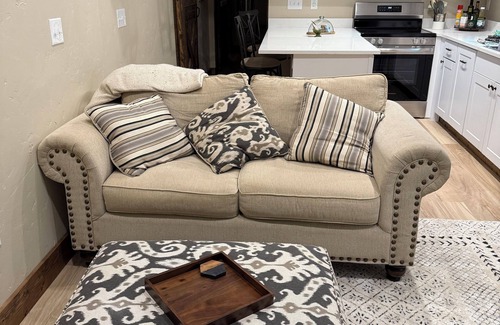 Castle Rock Apartment | Cozy shop apartment with AC in charming Castle Rock, WA off the beaten path