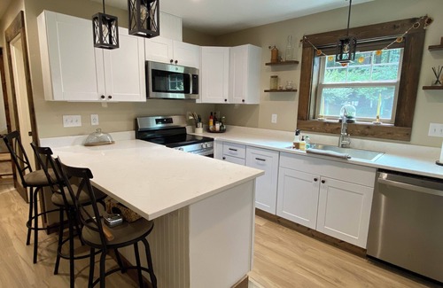 Castle Rock Apartment | Cozy shop apartment with AC in charming Castle Rock, WA off the beaten path