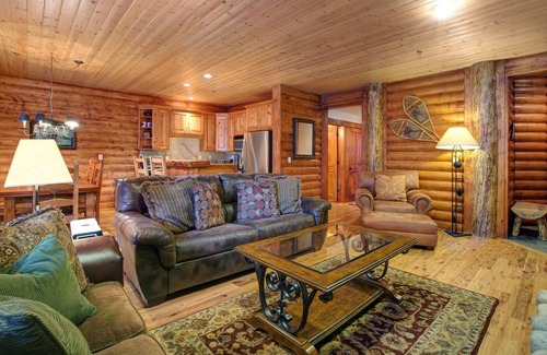 Deer Valley Condo | Cozy Silver Lake 2BR steps from lifts, dining, shops. Hot Tub, Pool, BBQ, WiFi