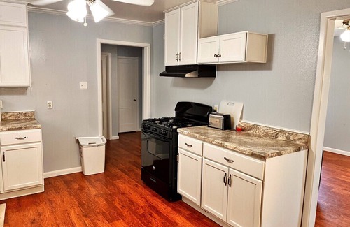 Monahans House | Cozy Small Family Home