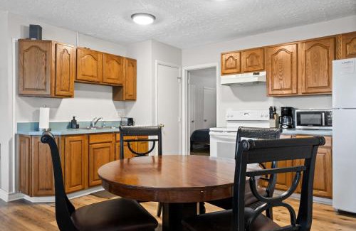 Westview Apartment | Cozy Space Near Rough River Lake Adventures Await