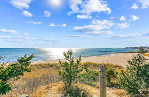 Hyannis House | Cozy Spacious Home Walk to the Beach and 1 Mile to Downtown Hyannis