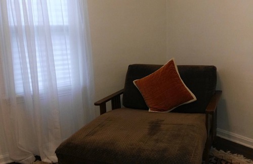 Cleveland Heights Apartment | Cozy Stone Castle 12 Mins To CWRU/Cleveland Clinic