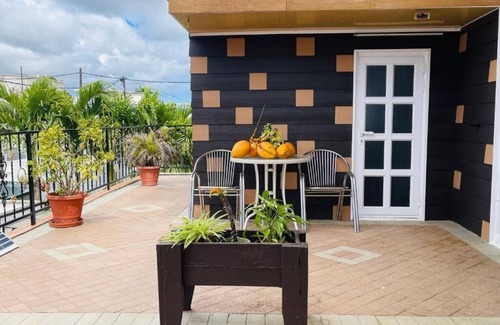 Roches Brunes Apartment | Cozy Studio with WiFi in Beau Bassin-Rose Hill, 2.5km to Ebene