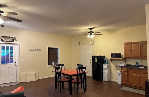 Huxley Apartment | Cozy studio in charming Shelbyville with WiFi, AC,.9 mile from Huxley Bay Marina