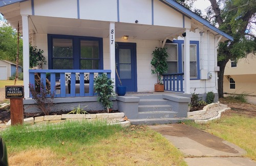 Denton Apartment | Cozy studio in charming Denton flew blocks from UNT