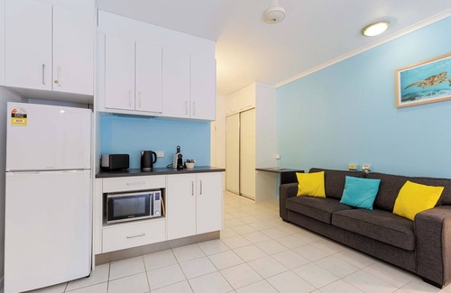 Port Douglas Apartment | Cozy studio in gorgeous Port Douglas with WiFi, fitness room, AC