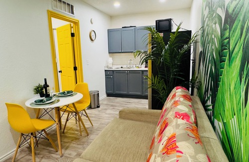 Sunrise Manor Apartment | Cozy Studio In Las Vegas, King Bed Near Freemont Street.