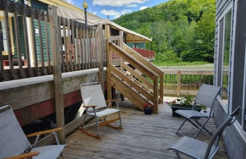 Margaretville Apartment | Cozy Studio in Margaretville, close to Skiing and More!