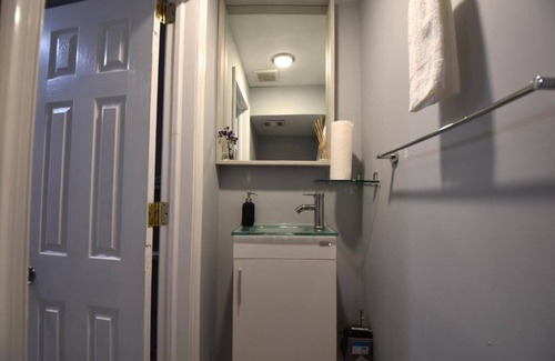 Eastwick Apartment | Cozy studio in the charming Philadelphia airport area with private bathroom