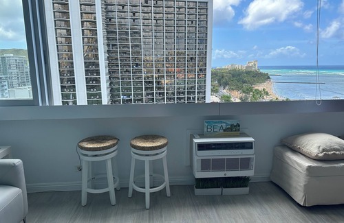 Honolulu Condo | Cozy studio in Waikiki across the street from Waikiki Beach