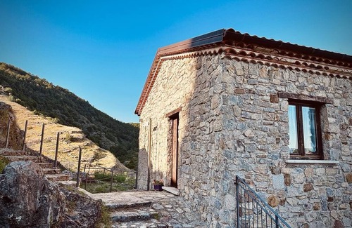 Sasso di Castalda House | Cozy studio apartment in Sasso di Castalda, near Ponte alla Luna.