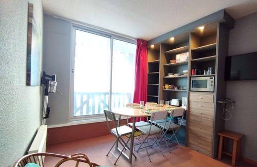 Piau Engaly Apartment | Cozy Studio Sleeps 4 with Balcony, Ski Locker, and Elevator in Piau-Engaly