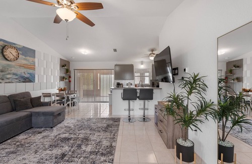 Warm Mineral Springs House | Cozy & Stylish 1BD Getaway steps to Warm Mineral Springs