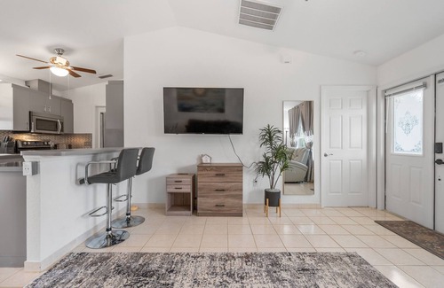 Warm Mineral Springs House | Cozy & Stylish 1BD Getaway steps to Warm Mineral Springs