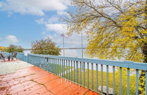 Mayfield Apartment | Cozy Suite w Stunning Lake Views at Fife Lake Lodge