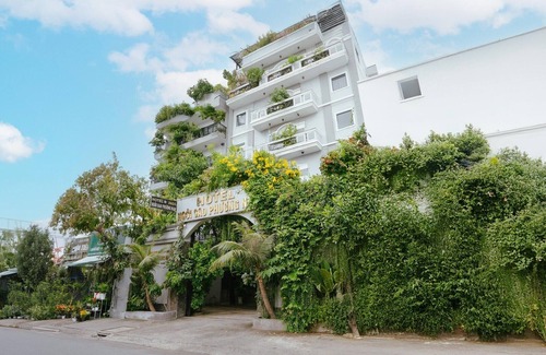 District 12 House | Cozy Superior Family Vibes with Free Pakring