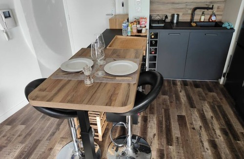 Fresnes Apartment | 🌟 Cozy T2 with balcony ☀️