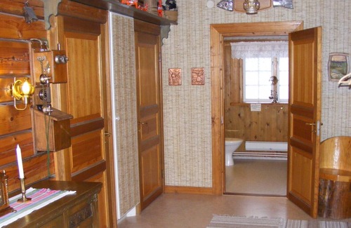 Mora House | Cozy timber lodge on a huge lake property