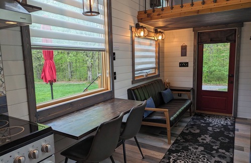 Ruckersville House | Cozy tiny home w/lofted king bed, outdoor oasis and 5-15m to local activities