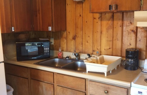 College Cabin | Cozy two bedroom log cabin on the Chena River near town.