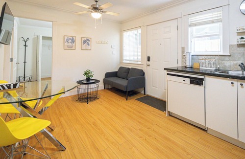 Seafair House | Cozy two bedrooms unit in Richmond BC