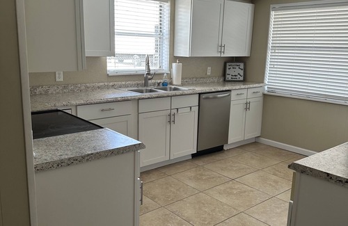 Fernandina Beach Cottage | Cozy updated cottage located downstairs and Steps away from beach access 9N.