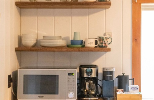 Fitzwilliam Cabin | Cozy Updated Log Cabin with Mountain Views close to Monadnock