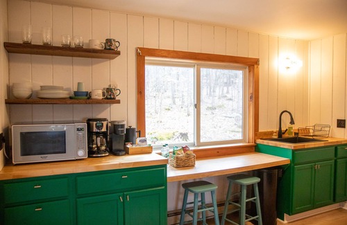 Fitzwilliam Cabin | Cozy Updated Log Cabin with Mountain Views close to Monadnock