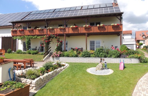 Spalt Apartment | Cozy vacation apartment with south-facing balcony and lake view