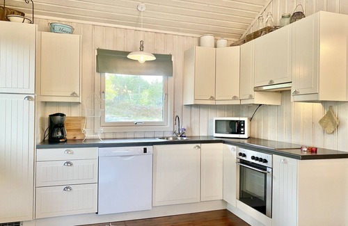 Arendal Cabin | Cozy vacation home in southern Norway (Tromøy, Arendal) with a boat and a pier.