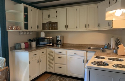 Ballwin House | Cozy vacation home just 20 minutes from Six Flags St. Louis