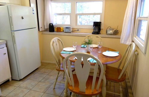 Layton House | Cozy vintage hilltop getaway - great Poconos location!