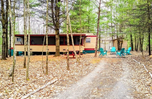 Layton House | Cozy vintage hilltop getaway - great Poconos location!
