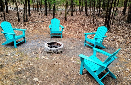 Layton House | Cozy vintage hilltop getaway - great Poconos location!