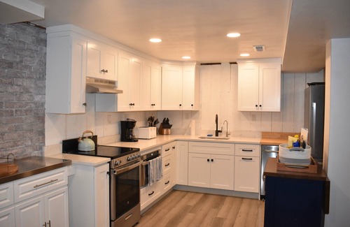 Nottingham Cottage | Cozy Waterfront Cottage!