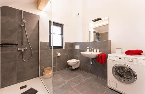 Marktoberdorf Apartment | CozyNook Leuterschach