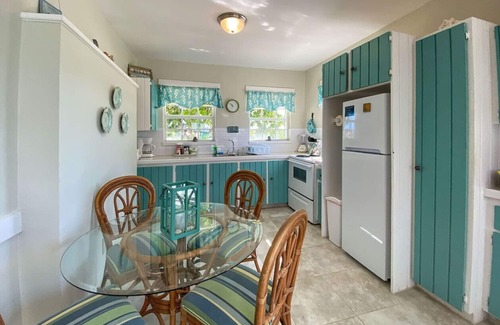 Cockburn Town Apartment | Crabtree #1 - Amazing Beach -Walk to Restaurants