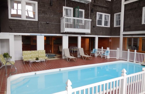 Wilmington Condo | Crafts Inn in Vermont 1br suite, Saturday check-in