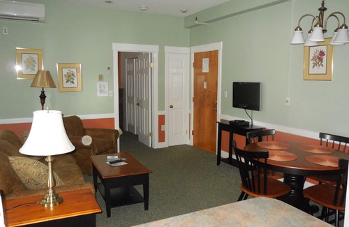 Wilmington Condo | Crafts Inn in Vermont 1br suite, Saturday check-in