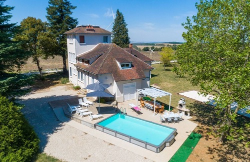 Saint-Cyr-les-Colons Villa | Crazy Villa Radar (89) - Heated pool - Multisports field - 2h Paris - 30p.