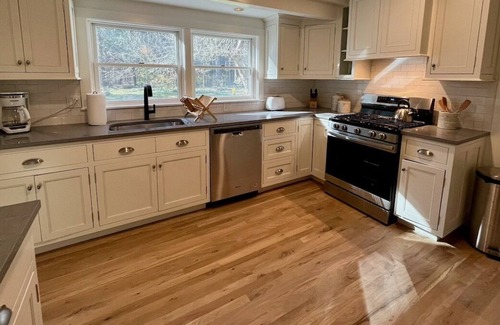 Egremont House | Creamery: stunning, renovated 5 bedroom w/ hot tub, screened-in porch, firepit and more!