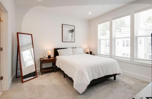 Madison House | Creative Oasis Minutes to Broadway Rooftop Deck