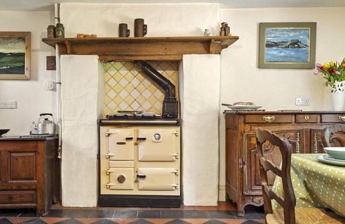 Cosheston Cottage | Creek Cottage - a cottage that sleeps 5 guests in 3 bedrooms