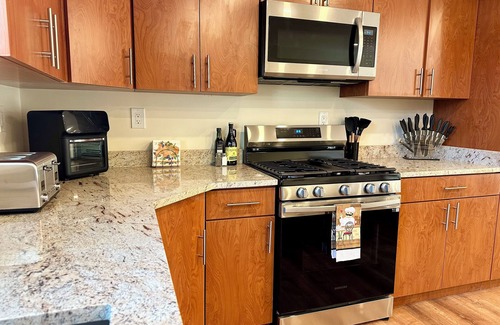 Saugerties South House | Creekfront Large 5BR Private Hot Tub Kayaks Sauna Arcade Pet Friendly