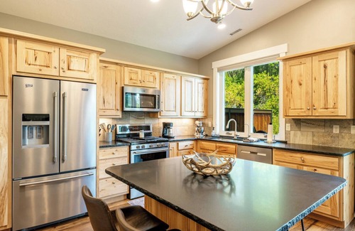 Sheridan Condo | Creekside 2BR/2BA retreat in the Powderhorn Golf Community. Steps from clubhouse, pool, and tennis courts with a private patio overlooking Goose Creek.