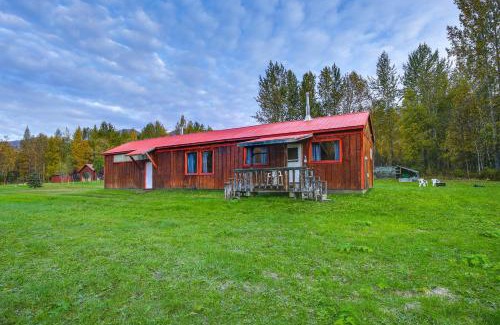 Fishhook House | Creekside Cabin Less Than 2 Mi to Hike, Bike and Ski!