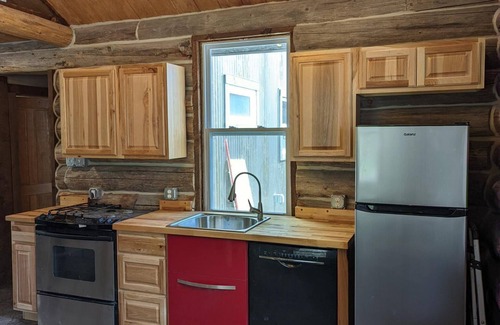Crawford Cabin | Creekside Cabin on 80 Acres!
