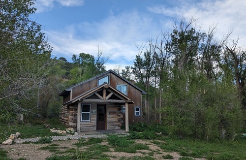 Crawford Cabin | Creekside Cabin on 80 Acres!